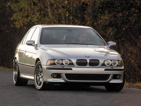 BMW M5 (<nobr>E-39</nobr>) — один из лучших спортивных автомобилей в истории.